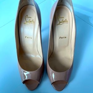 Christian Louboutin Prive Nude Patent Peep Toe Pumps size 40.5